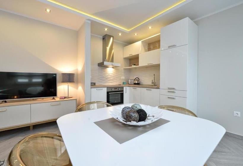 ホテル Apartments Villa Karla