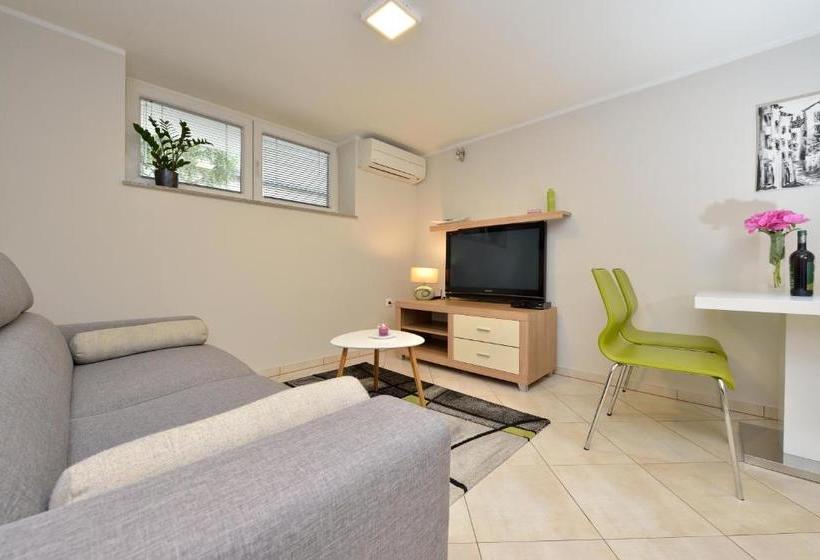 ホテル Apartments Villa Karla