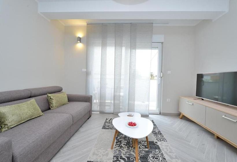 ホテル Apartments Villa Karla