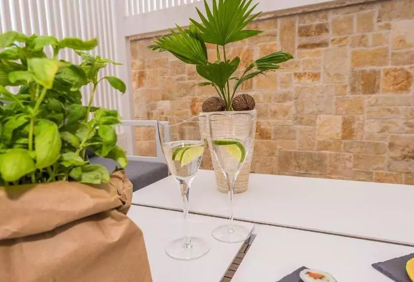 هتل Apartments Villa Karla