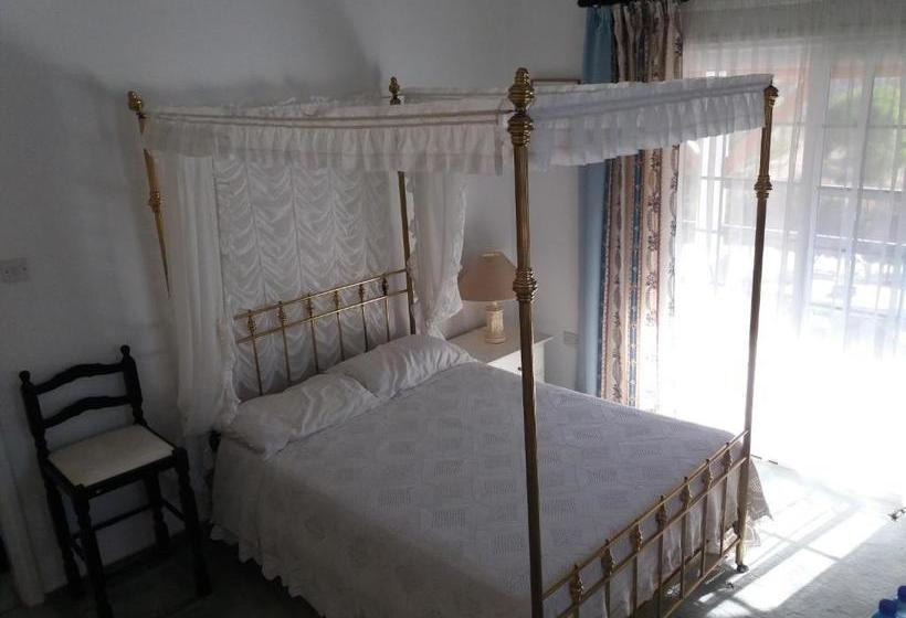 فندق Greenfields Country Club