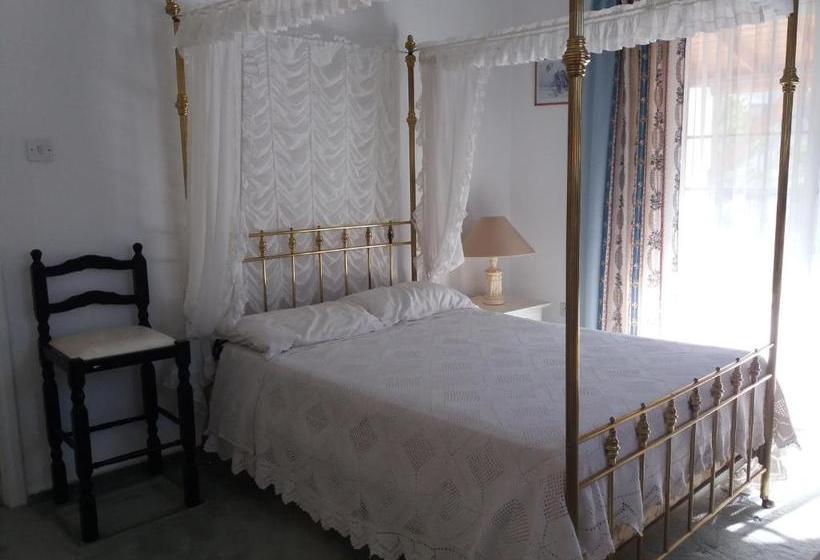 فندق Greenfields Country Club