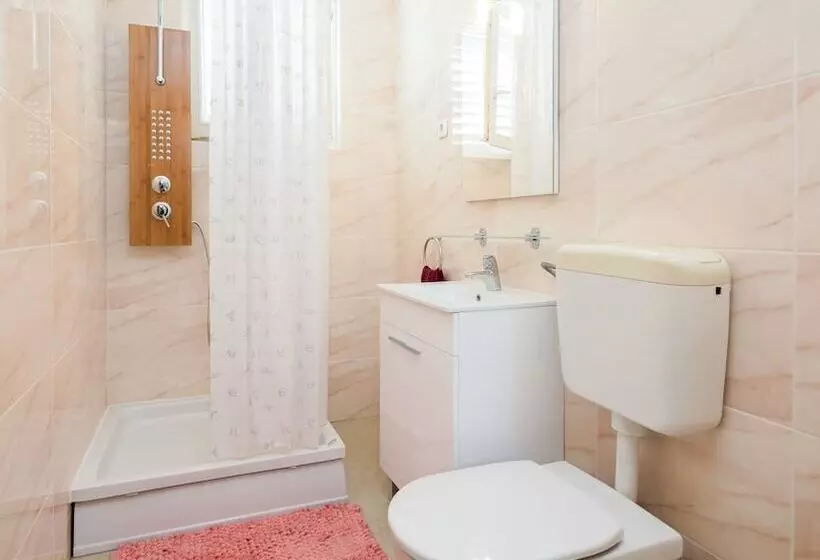 هتل Hostel šakić