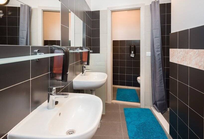 酒店 Hostel šakić