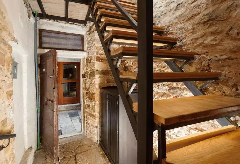 هتل Luxury Rooms Bajamonti