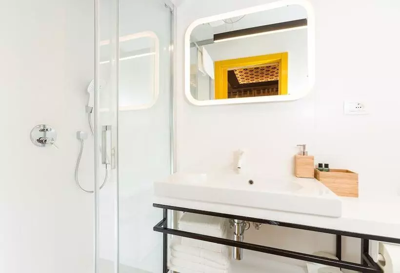هتل Luxury Rooms Bajamonti