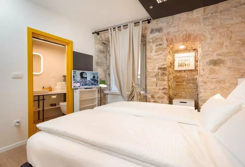 هتل Luxury Rooms Bajamonti