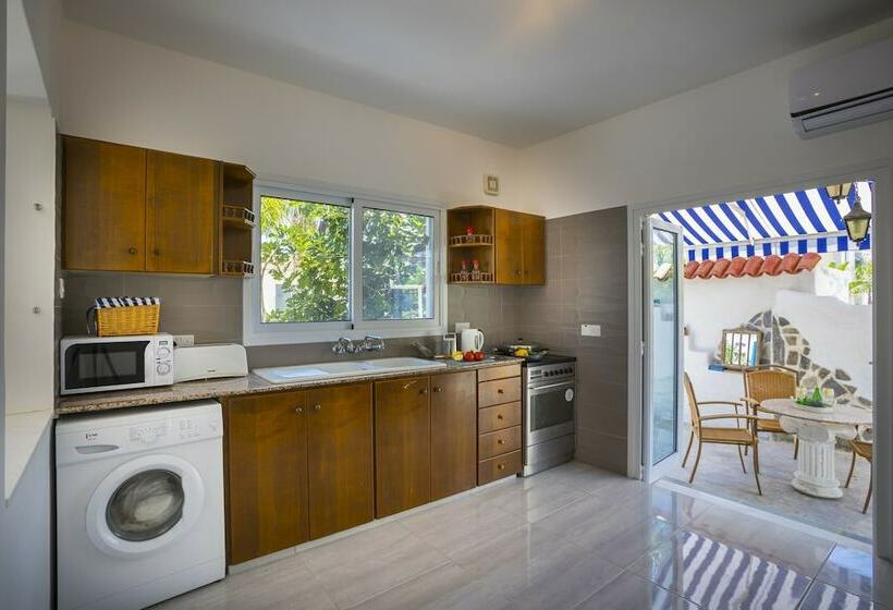 Hotell Protaras Villa Delphini