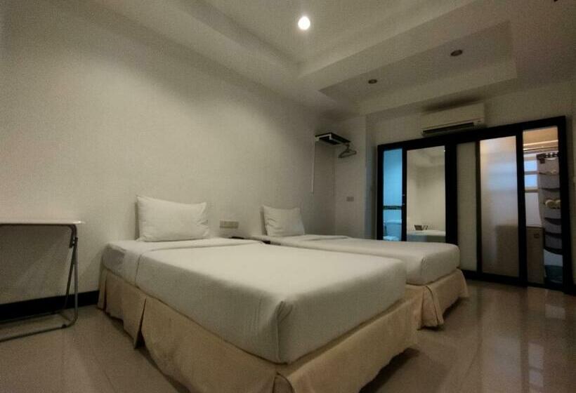 호텔 The Auto Place