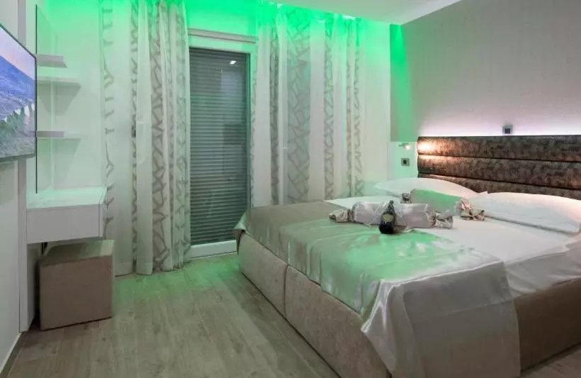 ホテル The Seasons Residence