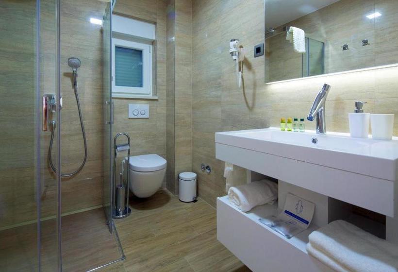 فندق The Seasons Residence