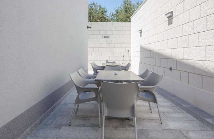 فندق The Seasons Residence