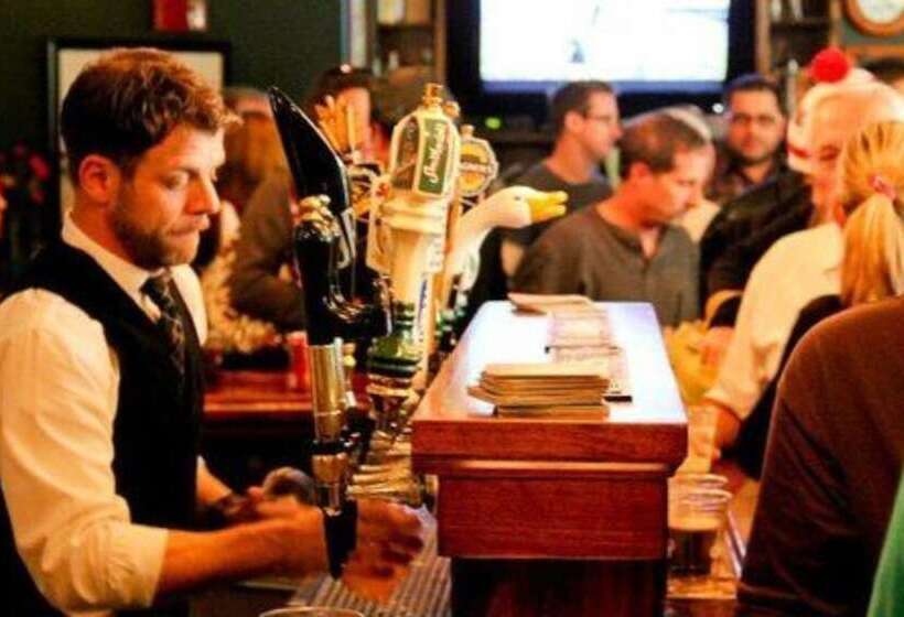 County Clare Irish Hotel & Pub