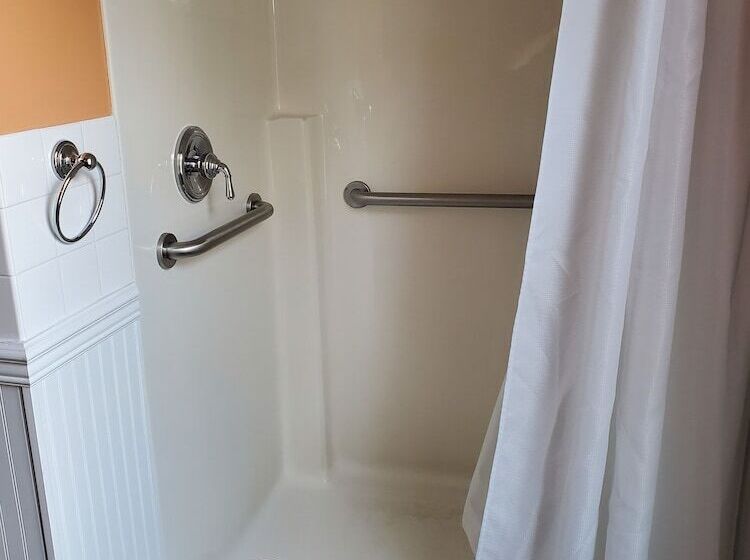 County Clare Irish Hotel & Pub