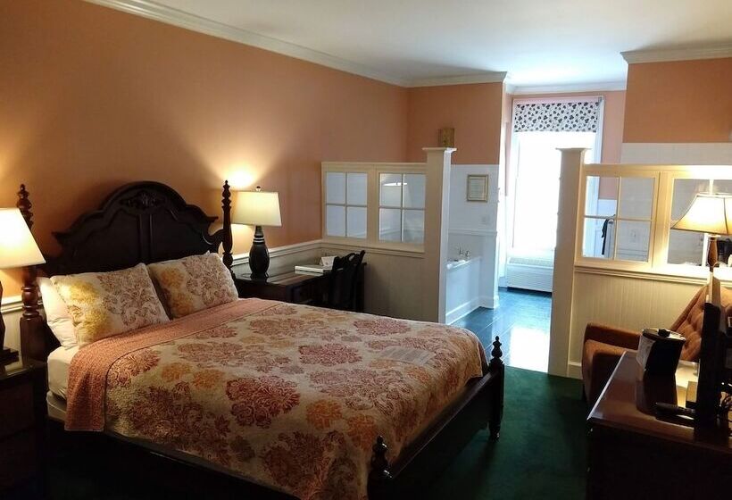 County Clare Irish Hotel & Pub