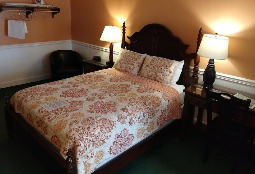 County Clare Irish Hotel & Pub