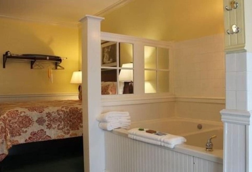 County Clare Irish Hotel & Pub