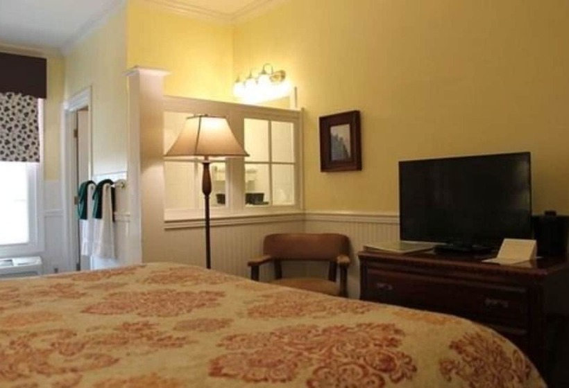 County Clare Irish Hotel & Pub