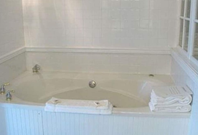 County Clare Irish Hotel & Pub