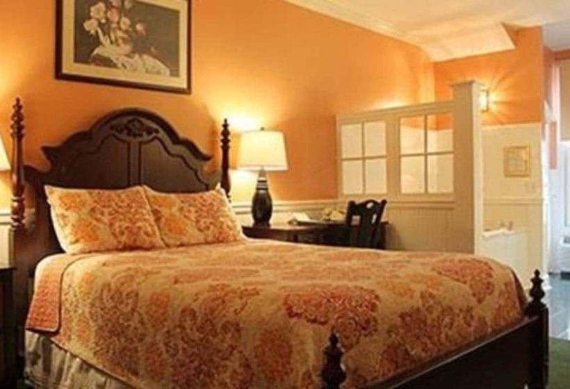 County Clare Irish Hotel & Pub