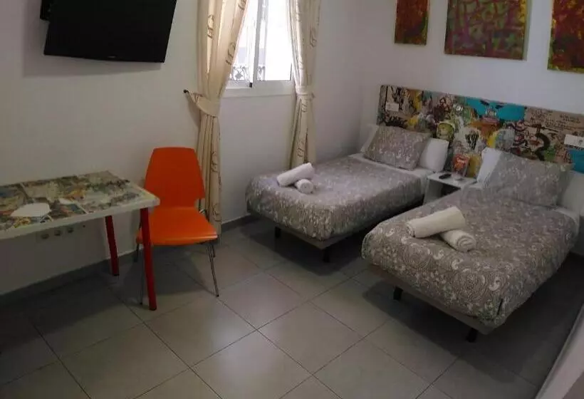 مسافرخانه Lagunillas St