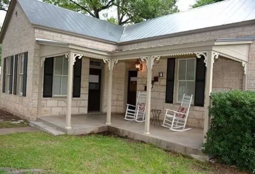 هتل Charming B&b