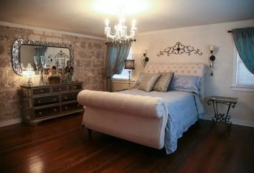 هتل Charming B&b