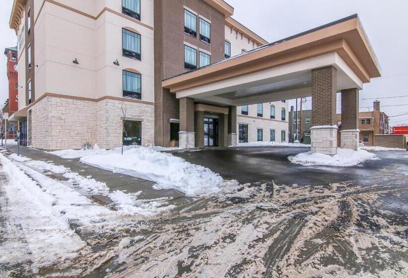 ホテル Cobblestone Inn & Suites   Menomonie/uw Stout