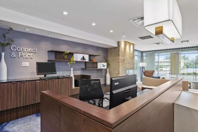 هتل Fairfield Inn & Suites By Marriott St Petersburg North