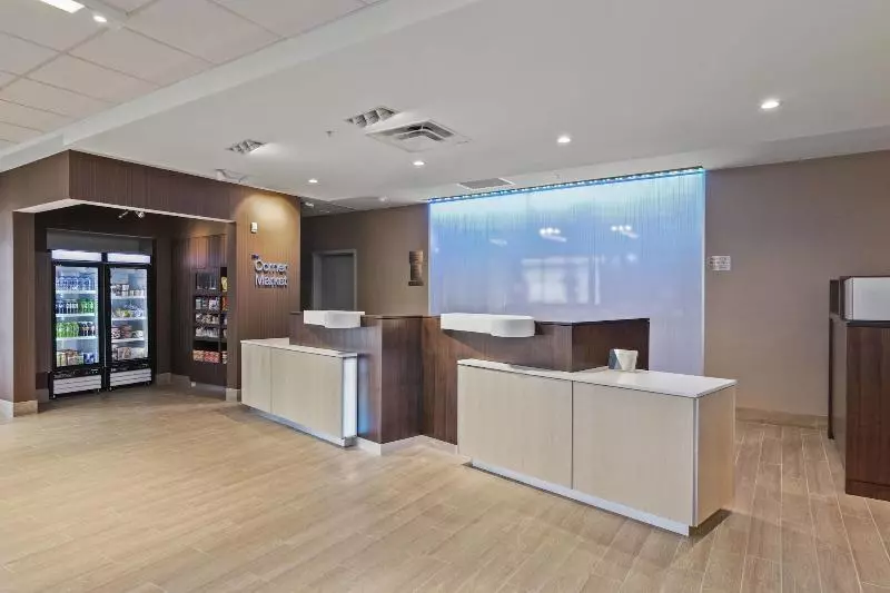 هتل Fairfield Inn & Suites By Marriott St Petersburg North