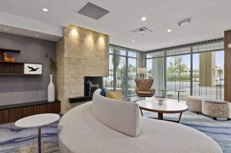 هتل Fairfield Inn & Suites By Marriott St Petersburg North