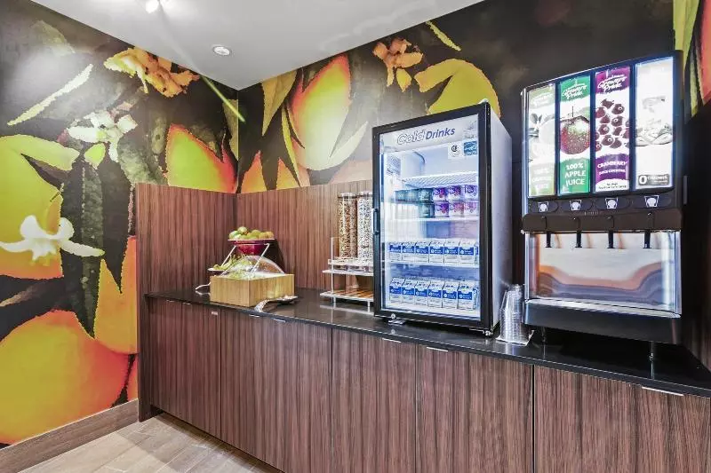 هتل Fairfield Inn & Suites By Marriott St Petersburg North