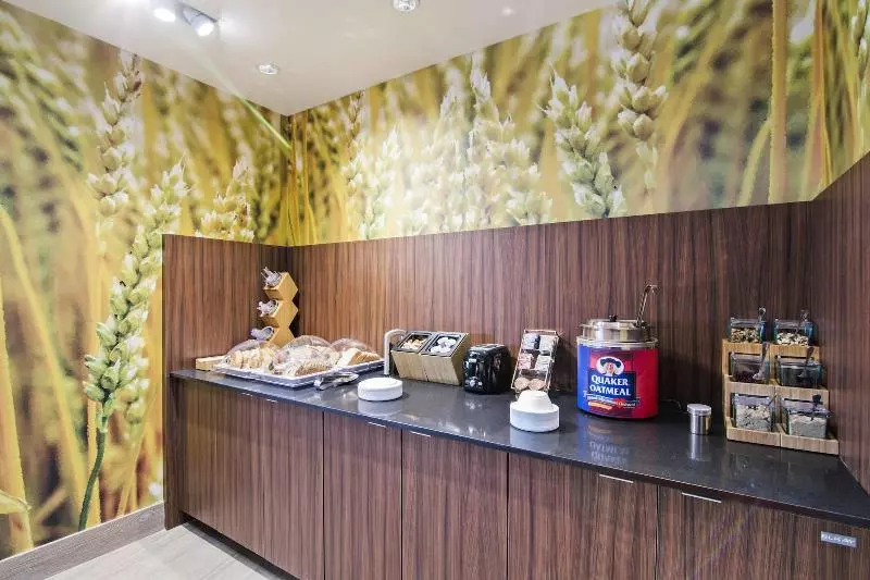 هتل Fairfield Inn & Suites By Marriott St Petersburg North