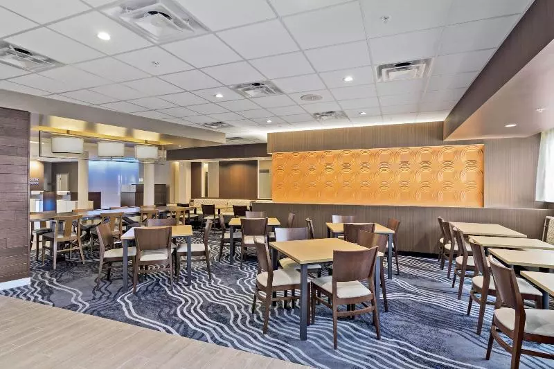 هتل Fairfield Inn & Suites By Marriott St Petersburg North