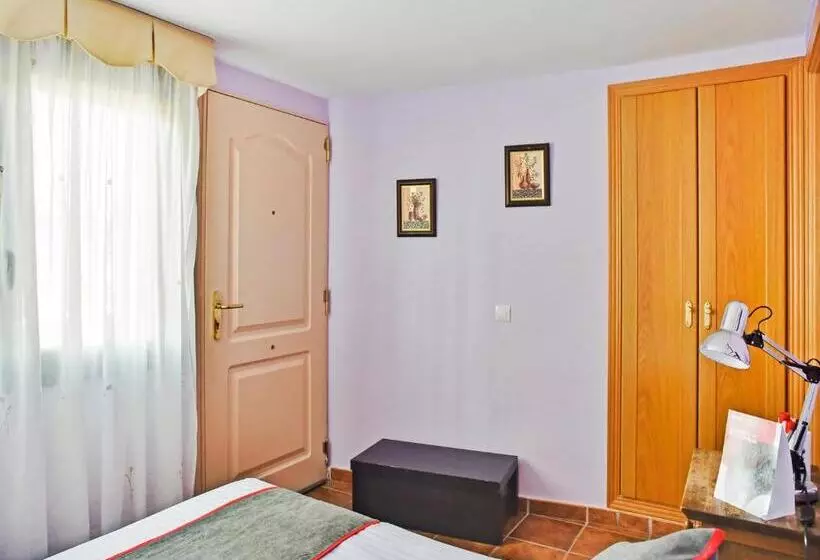 هتل Hostal La Colmena