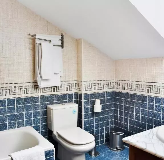 هتل Hostal La Colmena