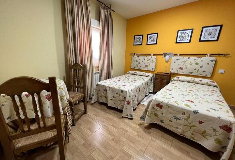 فندق Hostal La Colmena