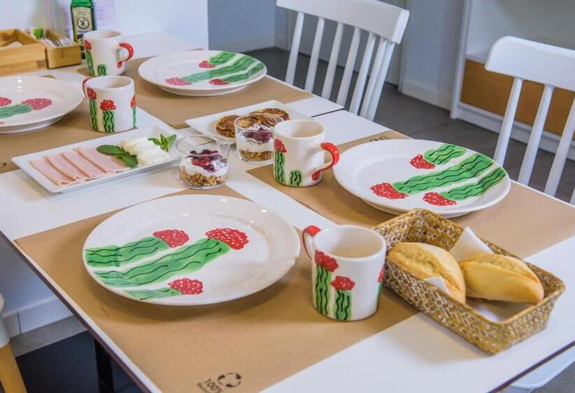 هتل Hostal La Isla