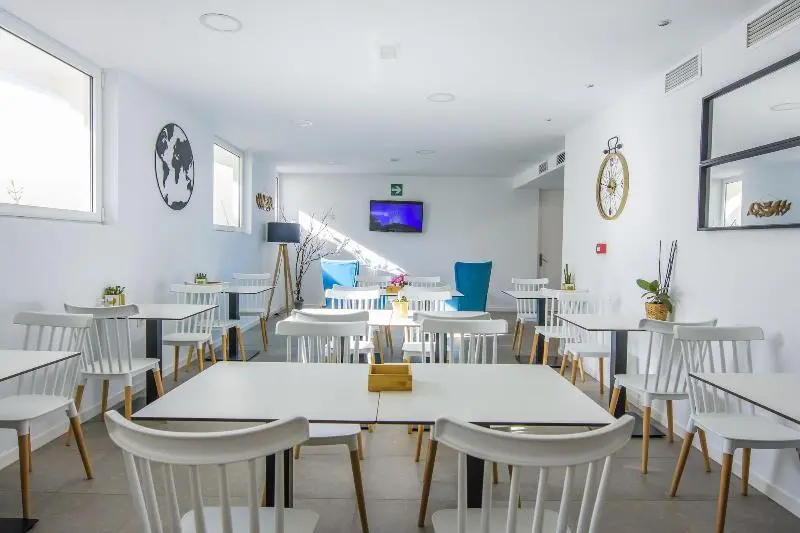 هتل Hostal La Isla