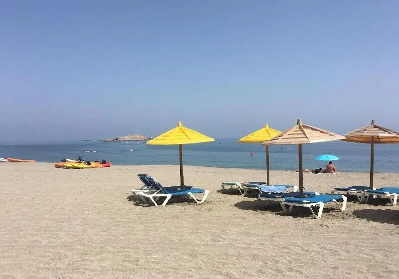 هتل Hostal La Isla