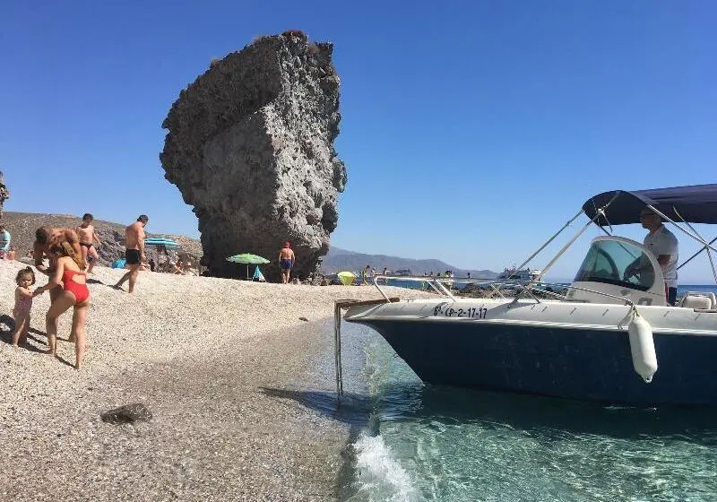 هتل Hostal La Isla