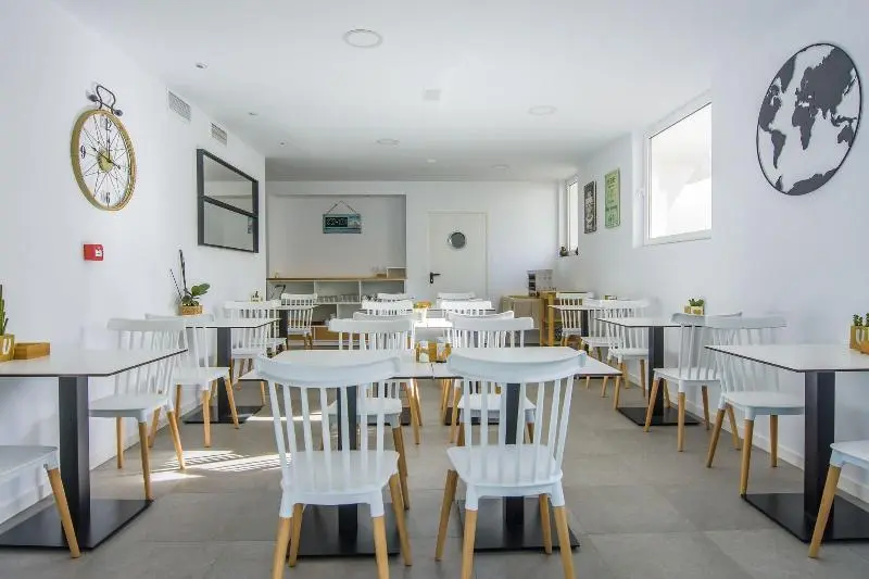 هتل Hostal La Isla