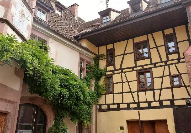 Hotelli La Cour Des Nobles