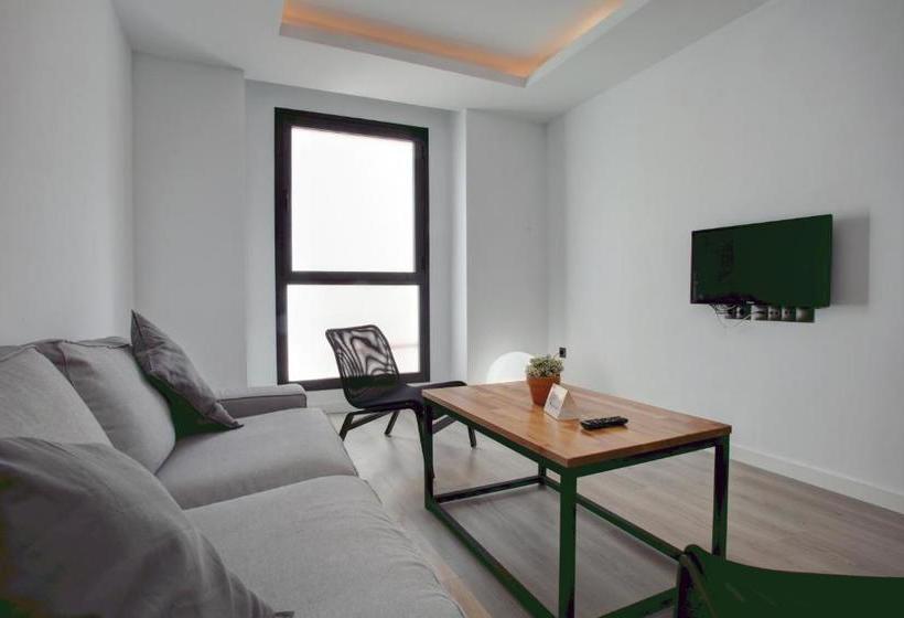 هتل Lewis And Peter Apartments Los Remedios