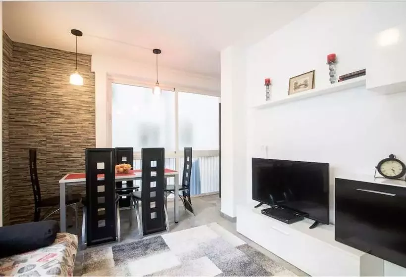 هتل Little Sunny House 1