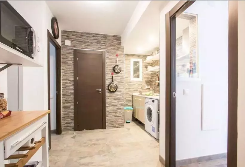 هتل Little Sunny House 1