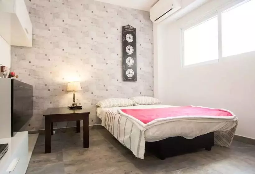 هتل Little Sunny House 1