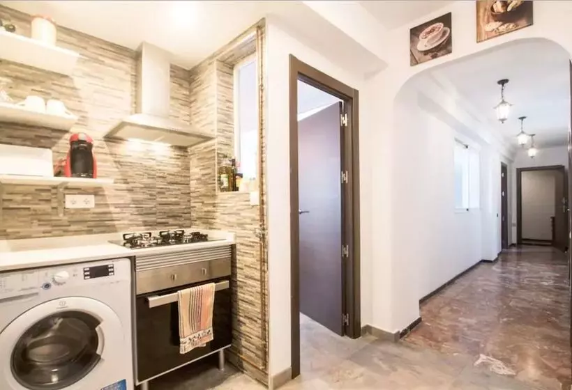 هتل Little Sunny House 1