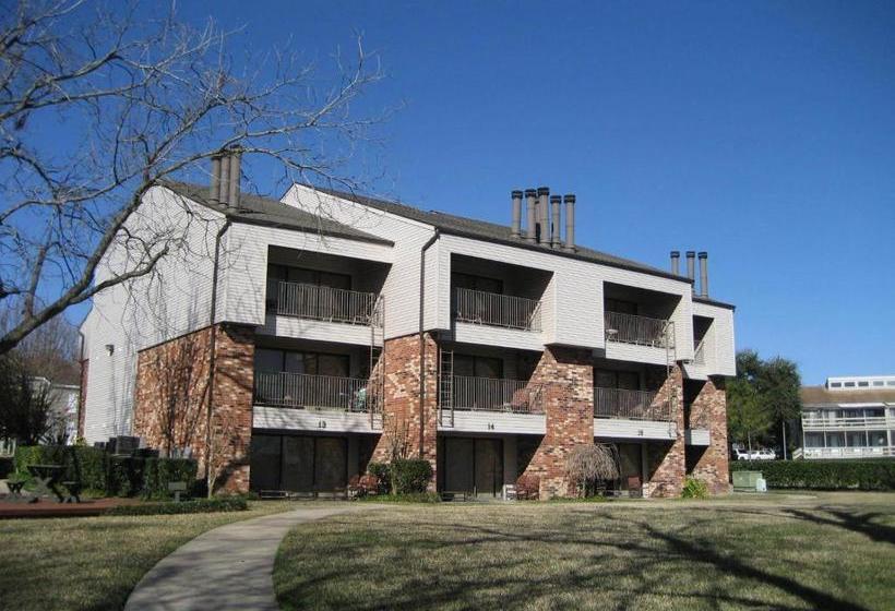 فندق Sweetwater At Lake Conroe