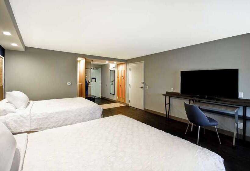 Отель Tru By Hilton Sterling Heights Detroit